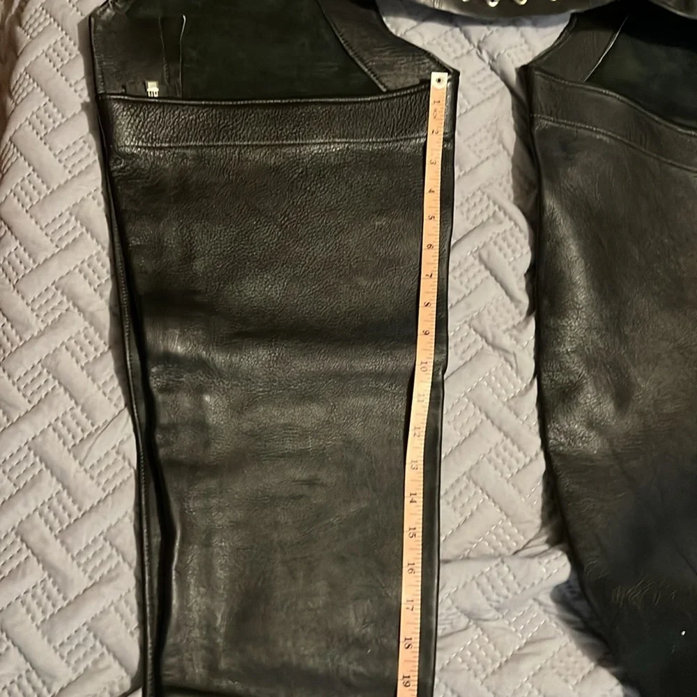R2) Leather Chaps - Picture 5 of 10